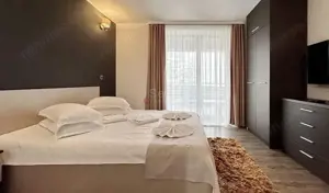 Priveliste spre masivul Postavarul - imagine 4