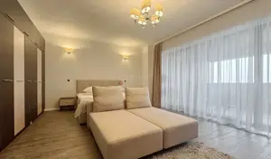 Priveliste spre masivul Postavarul - imagine 12