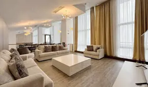 Penthouse generos cu priveliste spre Masivul Postavarul