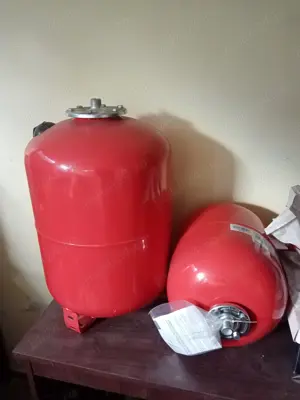 2 vase noi, expansiune instalatie termo.