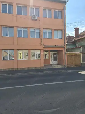 Dau in chirie Cladire birouri, ultracentral D+P+2E, 150mp pe nivel, SC tot-636 mp Inc oras , rampa,  - imagine 2