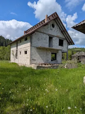 Vând casă și teren in comuna Moisei langa drumul principal DN 18 - imagine 5