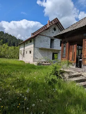 Vând casă și teren in comuna Moisei langa drumul principal DN 18 - imagine 8