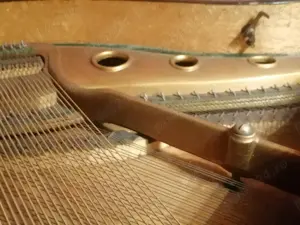 Vând pian antic Kerestely Șandor fabricat în 1866,medaliat cu aur la Paris în 1900 - imagine 2