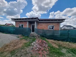 Vand casa la rosu, pe parter,  Mosnita Veche