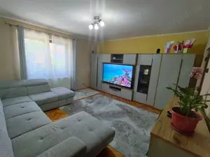 Vând casă 3 camere zona Lidl 14 Mai - imagine 2