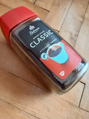 Vand cafea instant 200 grame - 15 ron bucata