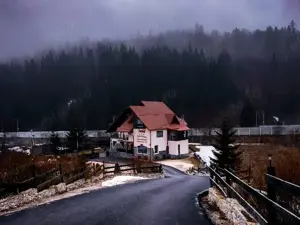 Camerista - Pensiunea Casa Ardeleana Predeal