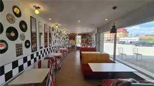 Benzinarie si restaurant de vanzare pe Calea Lugojului - imagine 2