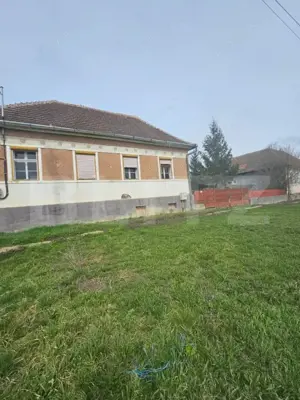 Casă bătrânească cu teren generos, în localitatea Dedrad – la 10 km de Reghin - imagine 2