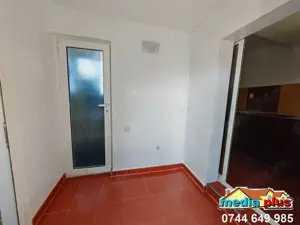 Închiriere cameră + baie și bucătărie, curte comună   zona Liceul Marin Coman