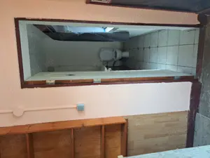 Vând spațiu comercial