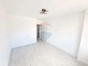 Apartament nou, 2 camere cu balcon