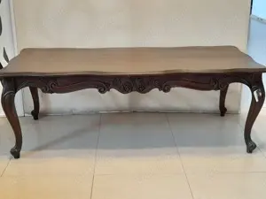 Masă de salon în stil baroc