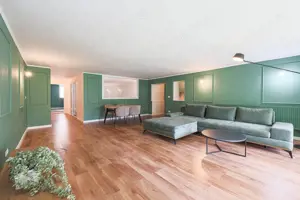 Apartament 95 mp pe Iuliu Maniu la casă, curte proprie inchisa