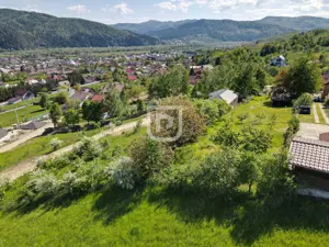 Casa bătrânească cu foișor și teren - imagine 7