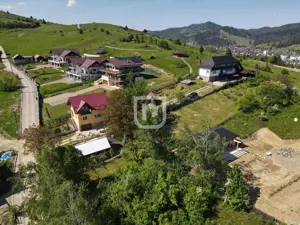 Casa bătrânească cu foișor și teren - imagine 10