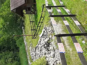 Teren intravilan la munte, Cerna Sat 7 izvoare - imagine 5