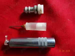 Seringa militara in dotarea soldatilor din anul 1960 - imagine 4