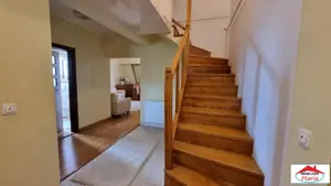 Apartament 3 camere semicentral pe 2 niveluri