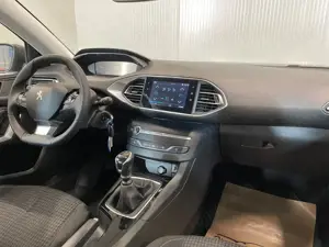 Peugeot 308 - imagine 8