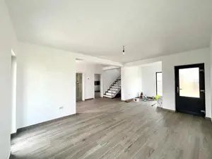 Casa individuala - 4 camere - pozitie excelenta - Sacalaz