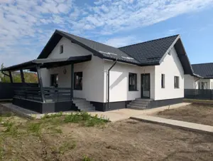 Casa 3 dormitoare , la cheie , Lilieci, Rozelor 