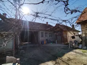 Casă tradițională cu 2 corpuri, grajd, șură și 1200 mp teren   Lisa, Brașov   ideal turism rural - imagine 2