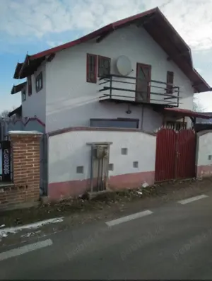 Vând casă în comuna Malini din județul Suceava strada Boboc este la strada principală.  - imagine 2