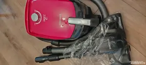 Vînd aspirator 
