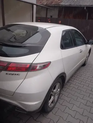 Vând Honda Civic 1,4 benzina inmatr.Ro an 2011 - imagine 2 Vând Honda Civic 1,4 benzina inmatr.Ro an 2011 - imagine 2