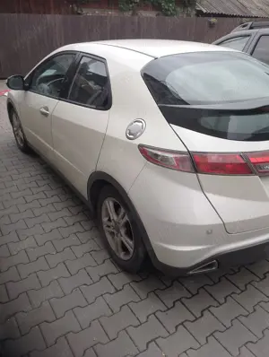 Vând Honda Civic 1,4 benzina inmatr.Ro an 2011 - imagine 5 Vând Honda Civic 1,4 benzina inmatr.Ro an 2011 - imagine 5