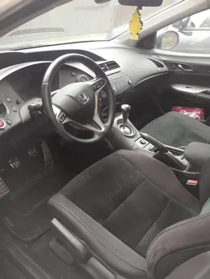 Vând Honda Civic 1,4 benzina inmatr.Ro an 2011 - imagine 9 Vând Honda Civic 1,4 benzina inmatr.Ro an 2011 - imagine 9