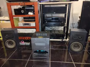 Linie stereo Harman Kardon cu telecomanda originala 449 lei, eventual cu boxe Wega sau Philips 