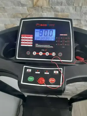 Vând banda alergare în garantie MONTAJ GRATUIT,Asigur transport