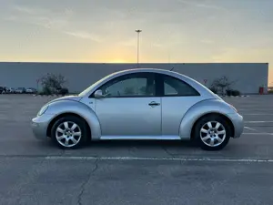 Vând Volkswagen Beetle