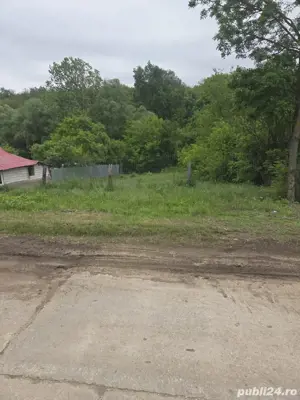 Teren de vanzare varvoru de sus