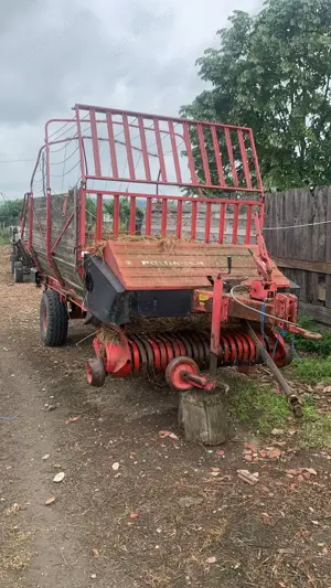 Vând remorcă de strâns fanul în stare de funcționare 