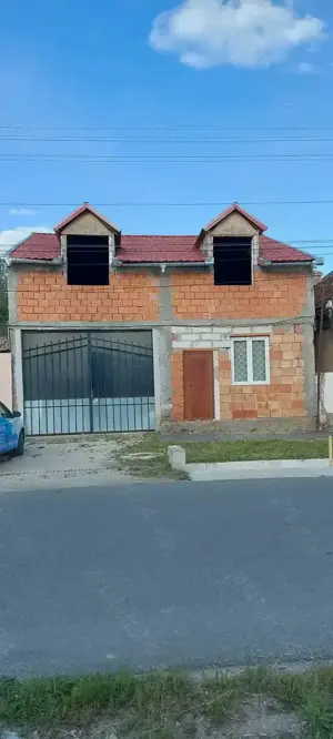 Vand casă în Bocșa  Română.