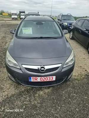 Opel Astra Break,an 2011, 1,7 D ,tapiterie semipielecutie manuala.