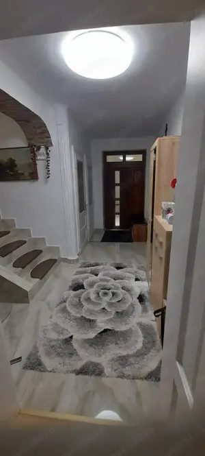 Vind casa cu etaj in centru Resita  - imagine 5