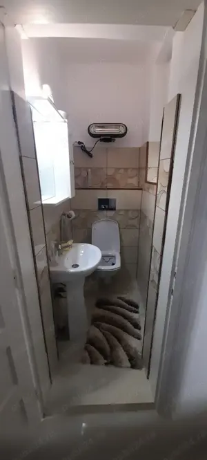 Vind casa cu etaj in centru Resita  - imagine 4