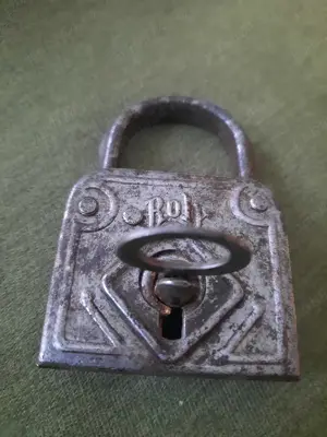 lacat vechi Roly depose cu cheie