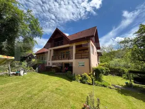 Vila de vanzare, cu 4 camere, 320 mp, zona Șuvița