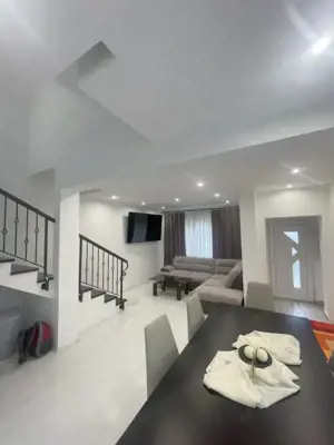 Duplex de vanzare, cu 8 camere, 300 mp, zona centrala - imagine 16