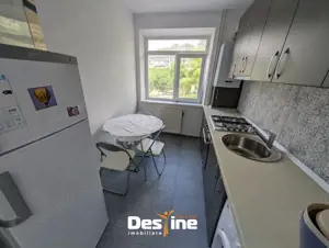 Centru Apartament 2 camere 41 mp etaj 2, partial mobilat baie cu geam renovat