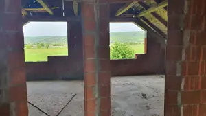 Casa in rosu  la Osorhei - imagine 2