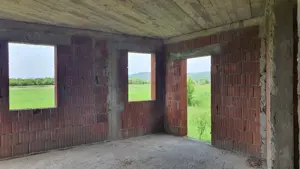 Casa in rosu  la Osorhei