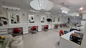 Inchiriez posturi in salon