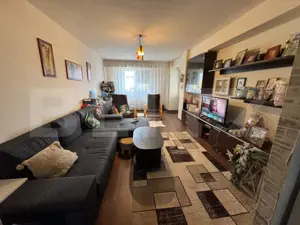 Apartament de vanzare, cu 4 camere, decomandat, 96 mp, zona Centrala!